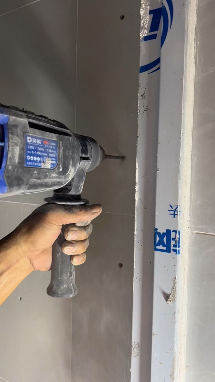 墙面瓷砖空鼓打钉补救方法瓷片开裂(墙砖大面积空鼓怎么修复用木钉子可以吗) 墙面瓷砖空鼓打钉补救方法瓷片开裂(墙砖大面积空鼓怎么修复用木钉子可以吗)